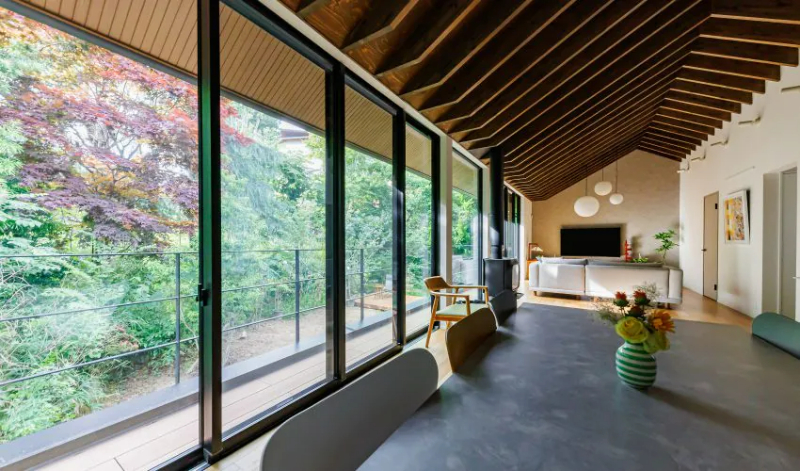 WHALE HOUSEの施工事例_横長リビング