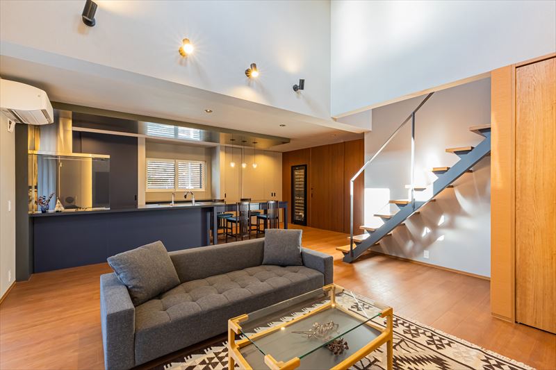 WHALE HOUSEの施工事例03_鉄骨階段(スケルトン階段)_SE構法