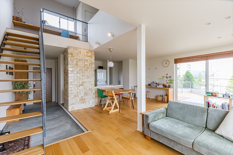 WHALE HOUSEの施工事例03_鉄骨階段(スケルトン階段)_SE構法