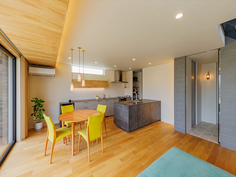 WHALE HOUSEの施工事例03_鉄骨階段(スケルトン階段)_SE構法