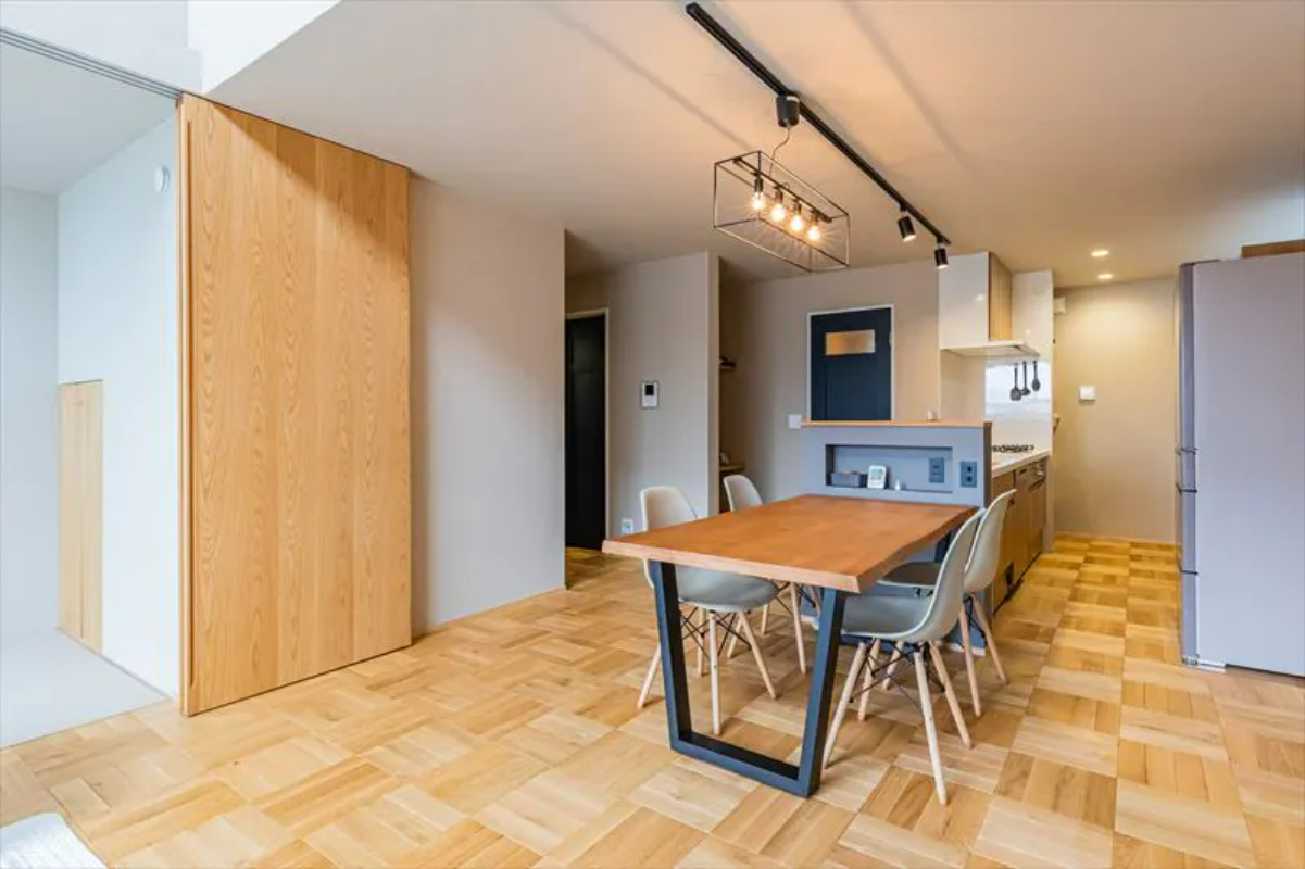 WHALE HOUSEの施工事例_縦長リビング